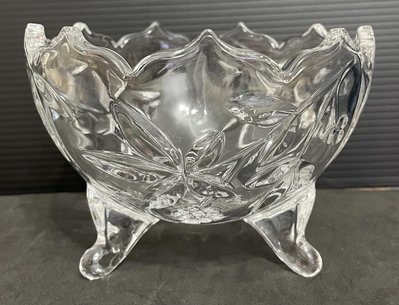 龍廬-自藏出清~玻璃製品-日本製SOGA  japan水晶玻璃雕業片葡萄圖案三腳玻璃碗/只有一個/玻璃皿 水果 糖果 盆