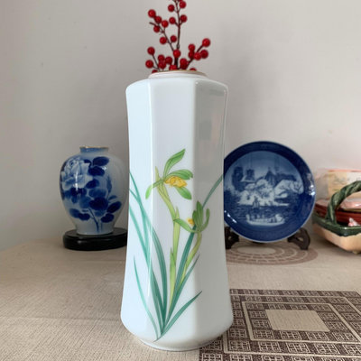 日本 香蘭社 八邊形 花瓶，經典蘭花畫片，全品有盒無蓋，尺寸
