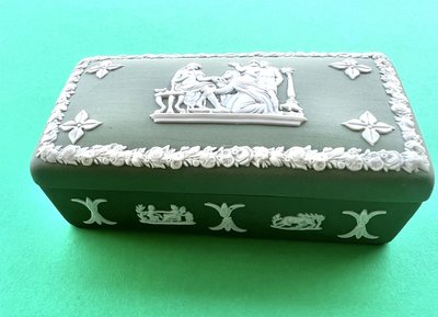 Wedgwood Jasper 綠色長方形珠寶盒