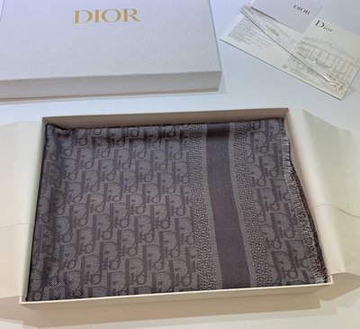 GoodStyle 歐美新款 Dior 優雅名媛 銀絲光澤線Oblique印花 保暖圍巾披肩 優質選擇~