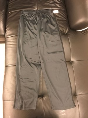 全新 美國帶品 美國品牌 Vertical 運動褲 內刷毛 深墨綠色(近黑) 兩側有口袋及後有拉鍊口袋設計