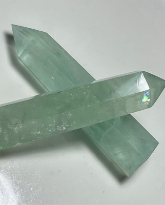 綠螢石 螢石柱 水晶 綠水晶 湖水綠 🌱能量水晶 招財 綠水晶 |緩解壓力|天然水晶，女人暖宮石