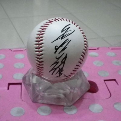 棒球天地--5折賠錢出---已故日本職棒名人堂 近藤貞雄 簽名於巨人紀念球.字跡漂亮