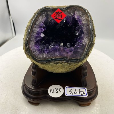 H3000頂級烏拉圭ESP紫水晶洞含座重：3.6kg 高21cm寬17cm厚度18cm，洞深5cm （紫晶洞