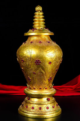 唐代銅鎏金鏨刻舍利塔，純手工鏨刻敲打工藝精美，重量1.830kg 長39kam，寬17cm1517 古玩 銅器 擺件【古雲】