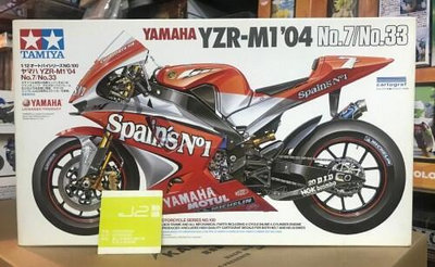 眾信優品 【新品上市】田宮 14100摩托車模型 YAMAHA YZR-M1 ‘04 No.7No.33 MX1493