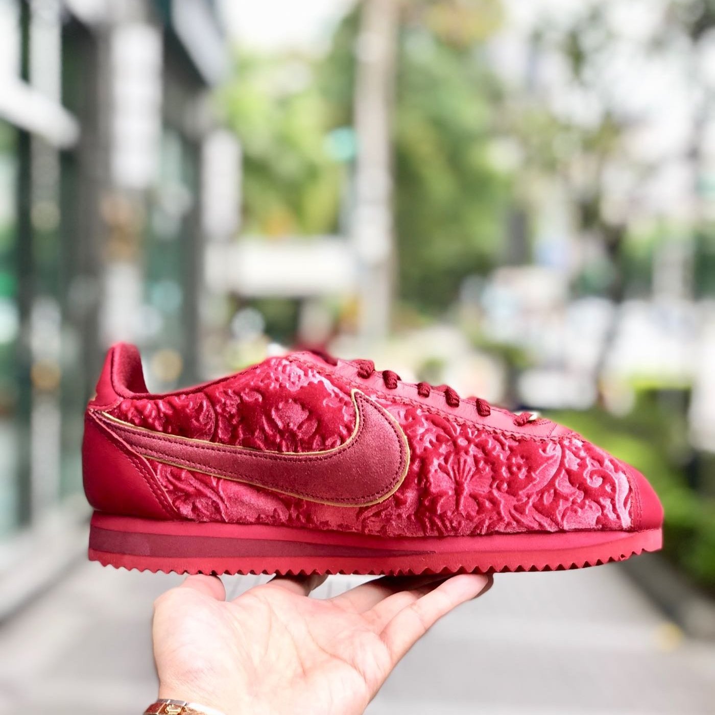 Nike cortez hotsell velvet red