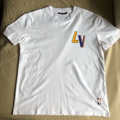 [品味人生]保證正品 Louis Vuitton LV 白色 NBA 聯名款  短袖T恤 Size XXXL 適合XL