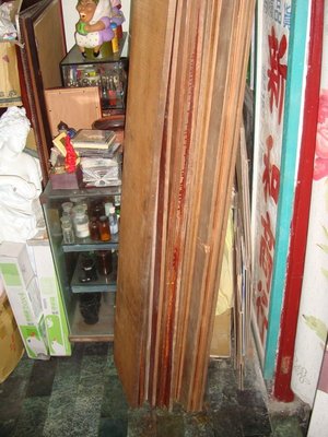 典藏台灣早期的老檜木床板大小各~~ 共計12塊