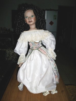 1995/2000 PSL陶瓷娃娃 27 INCHES 黑髮 有睫毛 鞋底脫落 二手八分新 69cmH