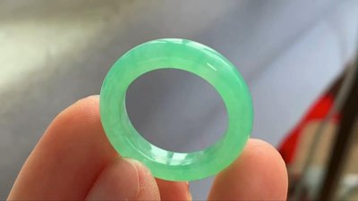 冰種瑩綠戒指(內徑17.8mm)  (天然緬甸A貨翡翠)
