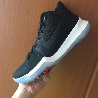 Nike Kyrie 3 篮球鞋黑彩虹 852396-009