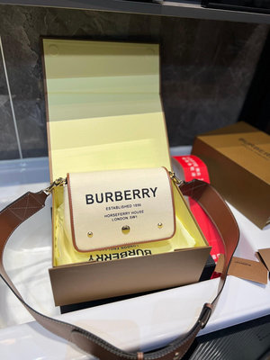 【二手】 （禮盒包裝） BURBERRY巴寶莉Horseferry帆布郵差包