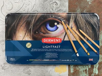 藝城美術~英國DERWENT德爾文 Lightfast 博物館級 油性色鉛筆鐵盒組-72色(新上市)#2722