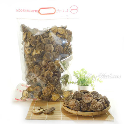 -中小朵台灣段木香菇(600公克裝)- 又稱柴菇、木頭菇，南投仁愛鄉奧萬大產的椴木種植，產量少，肉身薄，味道香濃。