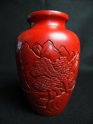 【 日本 村上堆朱-花瓶】天然漆器銅內膽 山水紋， 作者泉山，高：25 公分