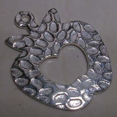 琥珀貓~【925純銀材料配件】銀片墜飾~N8768款~壓紋蘋果~一個