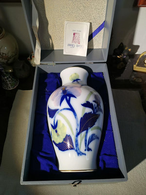 日本回流，昭和早期，大倉陶園，骨瓷花瓶、花入，百年經典款，岡