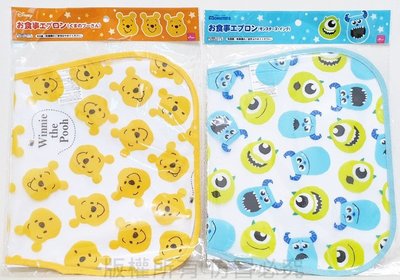 日本進口 正版授權迪士尼小熊維尼可水洗塑料圍兜怪獸電力公司兒童吃飯圍巾圍都嬰兒餵食巾餵食圍兜