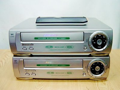 @【小劉二手家電】內部少用九成新的 PANASONIC VHS 錄放影機,NV-A36P型,附代用遙控器