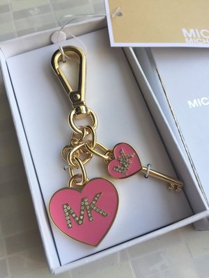 美國代購 MICHAEL Michael Kors 愛心鑰匙造型金屬鑰匙圈吊飾 桃粉 聖誕禮物