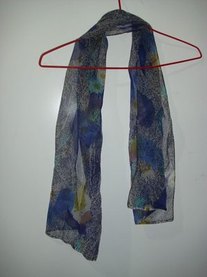 潮流圍巾 韓風藍色藝術造型絲質圍巾 春天圍巾 絲巾 舒適有美感的四季女款 可當領巾駒字櫃