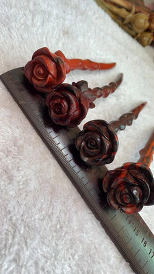 w髮簪，玫瑰花髮簪，精品科檀木手工制作雕刻，尺寸如下圖，玫瑰花