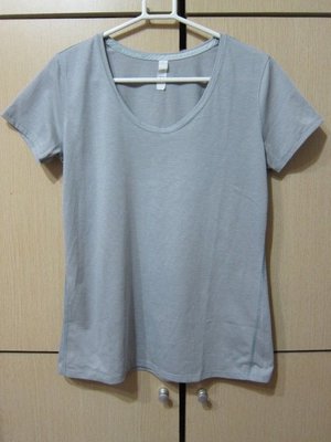 衣市藍~UNDER ARMOUR 女運動短袖排汗T恤 (M~灰橫條紋~) (220611)