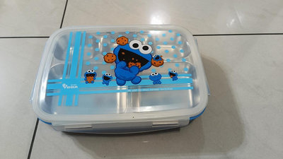 【銓芳家具】YoDA 芝麻街 304 不鏽鋼防燙扣式多格餐盒(藍色) 不銹鋼防燙樂扣式多格餐盒 便當盒 保鮮盒 兒童餐盤 1130530