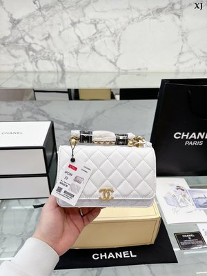Cinder-ella —Chanel 雙金球 woc 發財包 小香牛皮最近好多明星都在背Chanel 19 這款包是由 NO29650