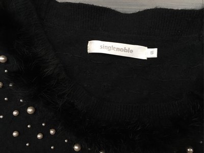 二手Single Noble獨身貴族黑色短袖毛衣/毛毛珍珠裝飾Cashmere圓領針織上衣