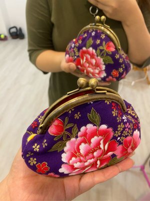 《我的婆婆》純手工製作  全新 日本紫醉金迷大花布 口金包