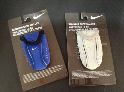 Nike 運動用慢跑鞋夾 健身房鑰駛包 掛包運動小包 尺寸：高 9cm X 寬 6cm 《特價5折》