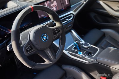 【樂駒】 BMW i4 G26 M Performance 方向盤 麂皮 原廠 操控 轉向 Alcantara