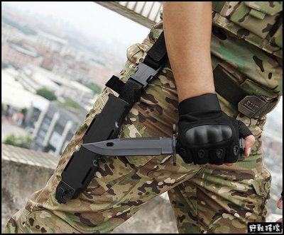 【野戰搖滾-生存遊戲】M9 塑膠模型刺刀【黑色、沙色、軍綠色】附刀套刀鞘可裝在M4步槍 模型刀  軟刀