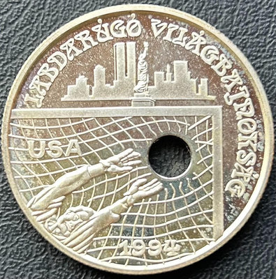 匈牙利1994年美國世界杯1千福林鏤空精制銀幣。有自然氧化。
