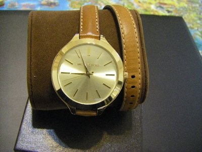 Michael Kors 都會美姬環繞式薄型腕錶 MK2256大錶面 皮帶 咖啡 / 金 / 42mm