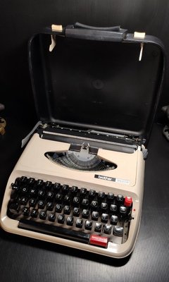 早期古董打字機-Brother-350TR打字機（兄弟牌）日製/古董/老物/擺飾/裝飾/擺件/拍戲/道具/劇組/收藏