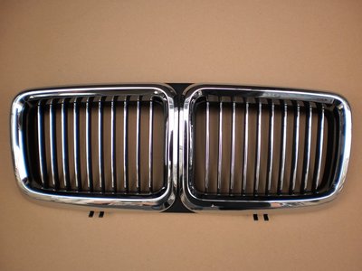 台中bbcar BMW E32/750 中間水罩德國原廠 大鼻頭引擎蓋用