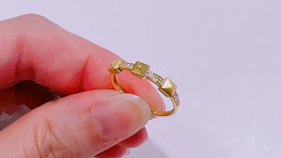96935 大千典精品 秦老闆 流當品 天然鑽石戒指 鉚釘鑽戒 時尚造型款 輕珠寶 金色配件 情人節 女朋友 禮物
