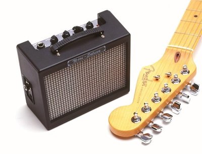 『放輕鬆樂器』全館免運費 Fender MD20 MINI DELUXE AMPLIFIER 小音箱 9v電池供電