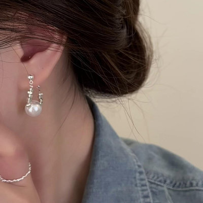 輕奢高級感碎銀子珍珠耳釘女2023年新款爆款流蘇耳環簡約氣質耳飾