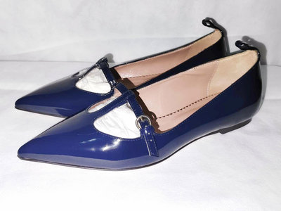 義大利品牌 RED VALENTINO 深藍色漆皮亮皮女鞋..平底尖頭 娃娃鞋..36號