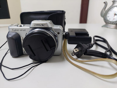 玩轉復古CCD相機 日製 Sony dscH10 810萬蔡司鏡頭 超強10倍光學變焦 功能超強（如圖） 測試正常 便宜賣出 惟因個人戶無法提供保固 售出不退喔