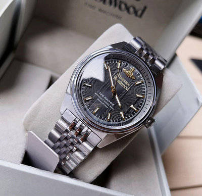VIVIENNE WESTWOOD Sydenham 黑色錶盤 銀色不鏽鋼錶帶 石英 男士手錶 VV251BKSL
