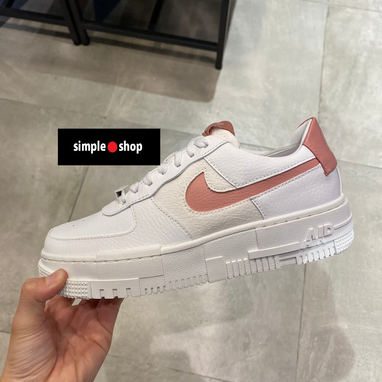 Simple Shop】NIKE FORCE 1 PIXEL 白色玫瑰粉解構像素白粉女CK6649-103