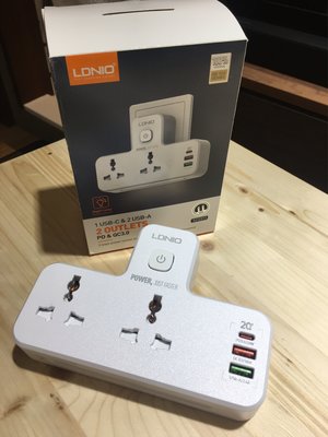 LIDNO SC2311多功能擴充台版萬國插座 內建18W QC與20W PD充電 觸控夜光功能 不佔其它插座空間可自取