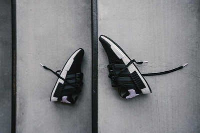 9527 Adidas NMD_R1 BOOST 愛迪達 三葉草 黑粉紅黑色 B37649 女鞋