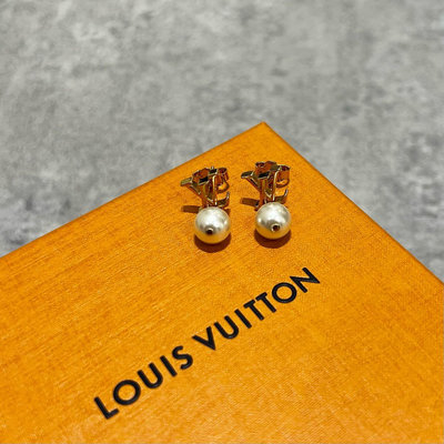 LV Iconic Louisa 垂式珍珠耳環 M01585 《精品女王全新&amp;二手》