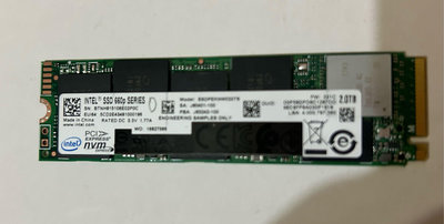 二手近全新INTEL 660P SSD固態硬碟2TB使用時數0，M.2 NvME